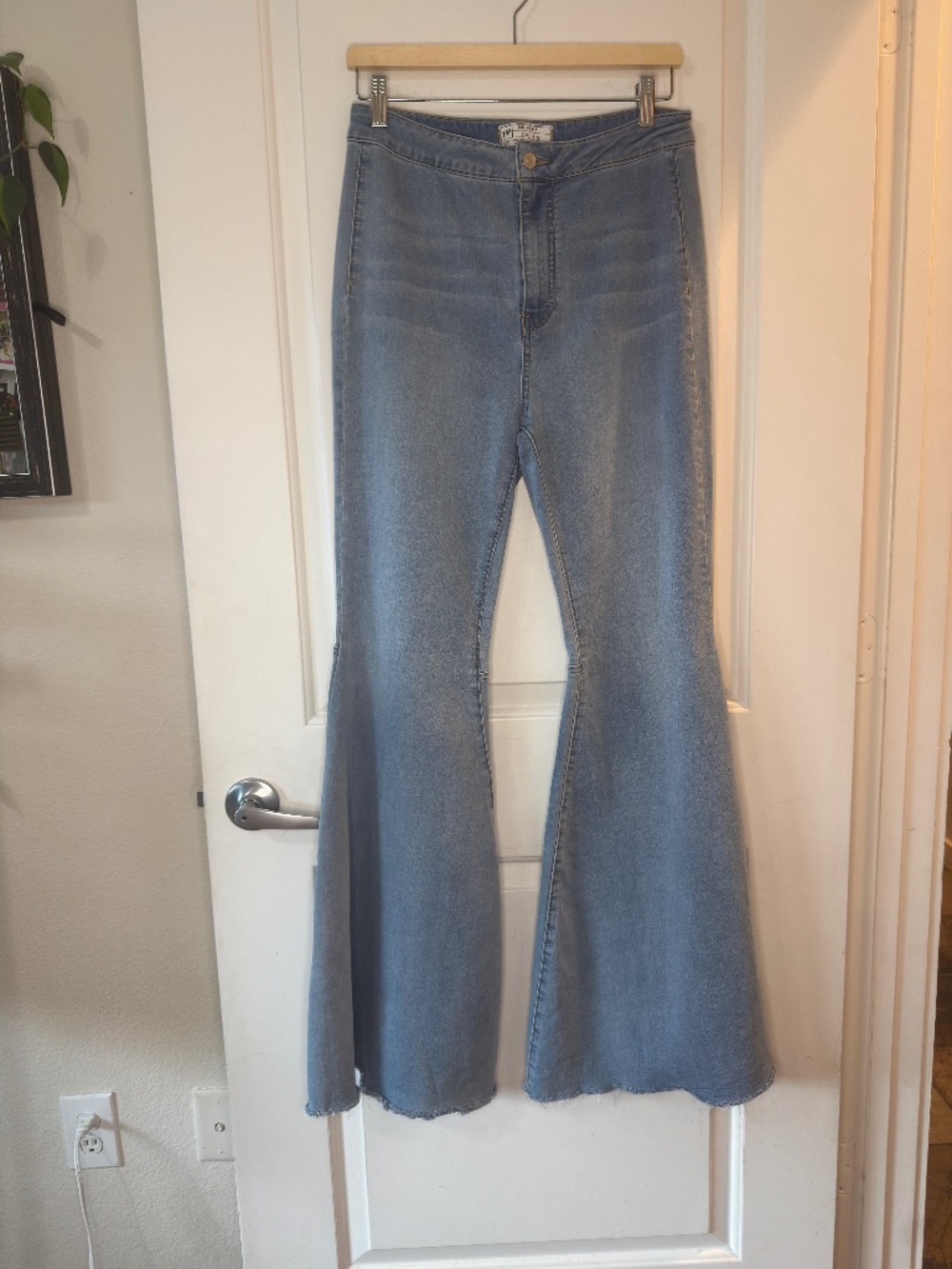 We The Free ‘Just Float On’ Flare Jeans Light Wash -Statement Piece - Size 29